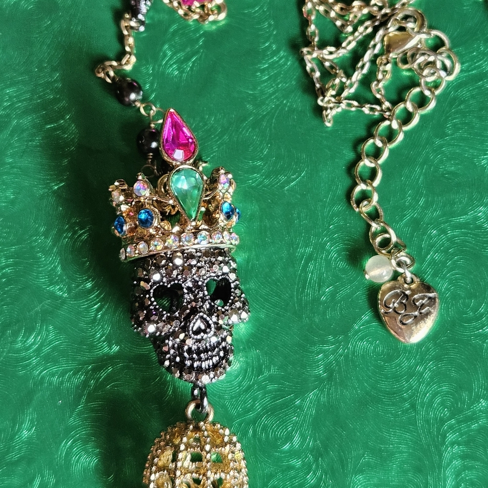 💀📿Betsey ROSARY style Unique Marcasite-Colored Stone Skull Necklace - NWOT📿💀 - Picture 14 of 14